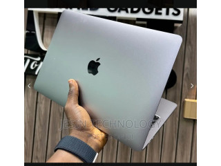 Laptop Apple MacBook Pro 2020 16GB Intel Core I5 SSD 512GB +1